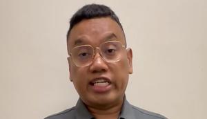 Sejumlah warga menjarah rumah Uya Kuya, anggota DPR RI dari Partai Amanat Nasional. Polisi menangkap 9 penjarah kemudian mengamankan mereka. (Foto: Dok. Instagram @king_uyakuya)