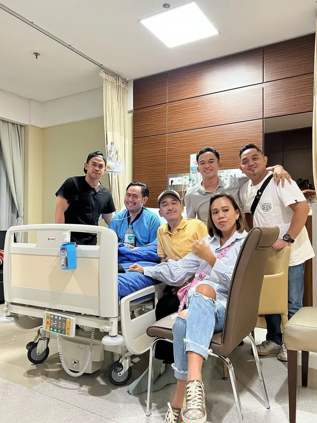 Nassar bersama Anwar BAB, Ruben Onsu, dan kawan-kawan. (Foto: Dok. Instagram @anwar_bab)