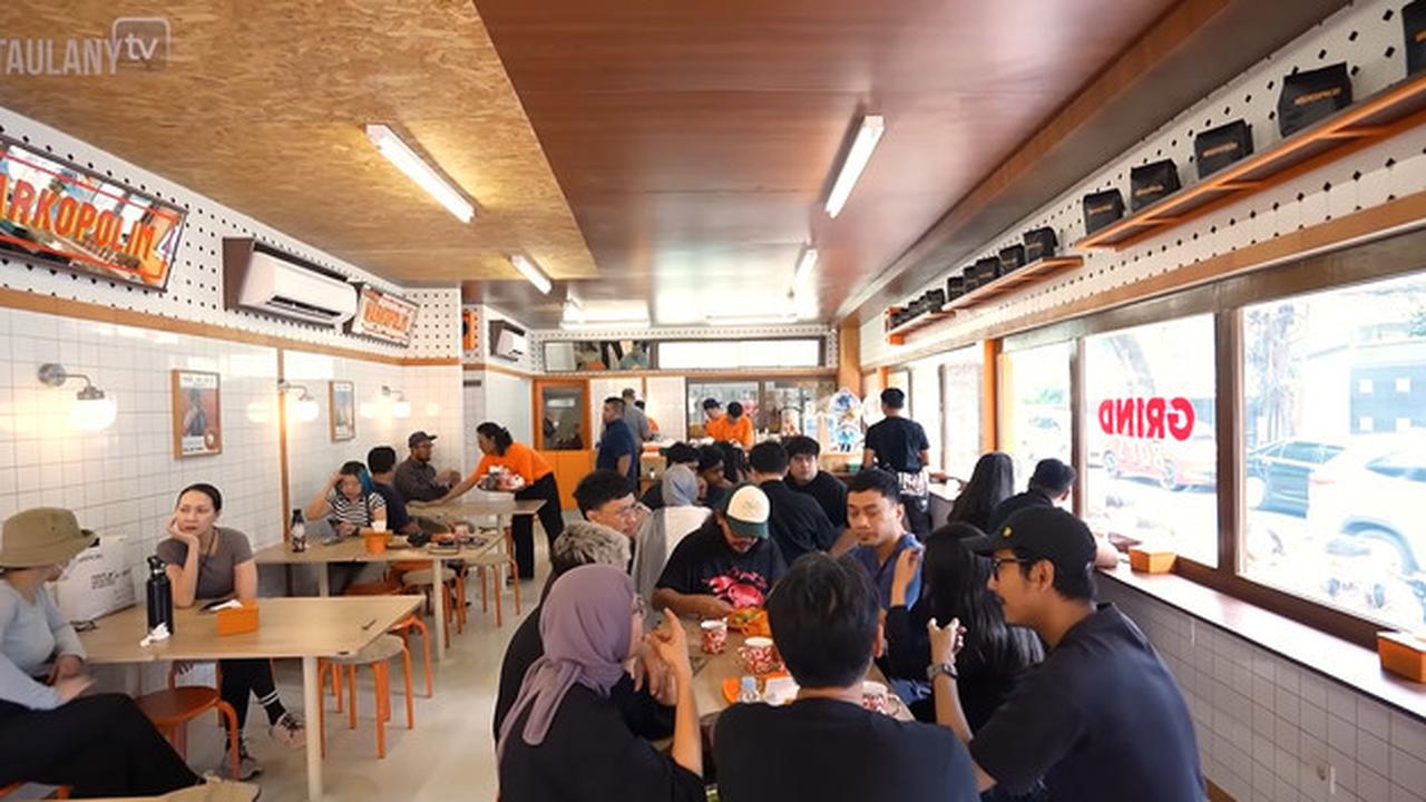 8 Potret Warung Kopi Gofar Hilman, Konsep Ruang yang Bikin Betah Berjam-Jam