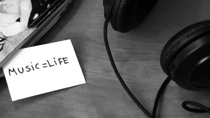 [Bintang] Bukan Uang, 5 Zodiak Ini Obsesi Banget sama Musik