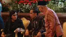Presiden Joko Widodo berdiskusi dengan Wakil Presiden Ma'ruf Amin dan Menkeu Sri Mulyani saat acara penyerahan Daftar Isian Pelaksanaan Anggaran (DIPA) dan Daftar Alokasi Transfer Daerah serta Dana Desa  Tahun 2020 di Istana Negara, Jakarta, Kamis (14/11/2019). (Liputan6.com/Angga Yuniar)
