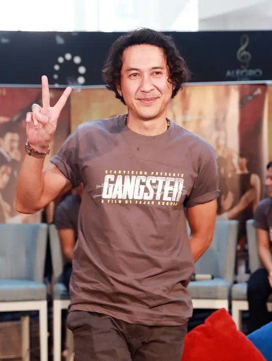 Ditemui saat preskon film ‘Gangster’ di Epicentrum, Kuningan, Jakarta Selatan, Selasa (25/8/2015), Agus menjelaskan peran kepribadian ganda itu dilakukannya semata-mata untuk memperbaiki kehidupan rakyat agar lebih baik. (Wimbarsana/Bintang.com)