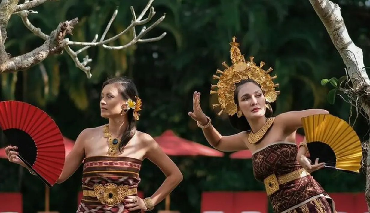 Pesona cantik Luna Maya sontak banjir pujian dari netizen dengan jumlah like sebanyak 300 ribu. FOTO: Instagram.com/mariannerumantir).