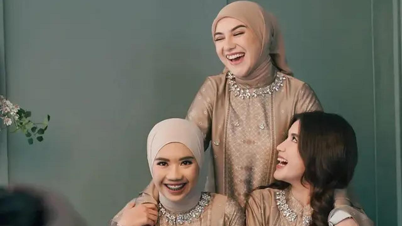 5 Gaya Pemotretan Irish Bella dengan Dua Anak Sambung, Terbaru dengan Dress Putih Mewah
