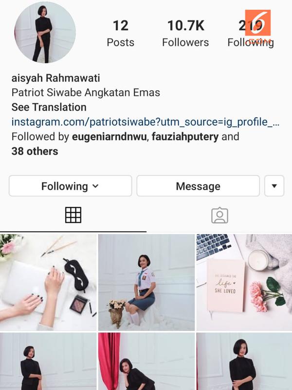 Sementara pembawa baki Paskibraka Nasional 2019 di sore hari, Aisyah Rahmawati, aktif di akun Instagram https://www.instagram.com/aisyahrahmawati233/ . Hati-hati, sudah ada akun fake yang memakai foto yang sama. Pengikutnya Aisyah sudah 10,7 ribu