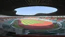 Suasana Stadion Pakansari, Cibinong, Kabupaten Bogor, Rabu (23/7/2026), yang terus bersolek menjelang menjadi kandang Timnas Indonesia pada Piala AFF 2026. Stadion berkapasitas sekitar 30 ribu penonton tersebut telah menjalani berbagai pembenahan, mulai dari atap, tribun, penerangan hingga perawatan rumput, dengan progres keseluruhan mencapai sekitar 98 persen. Pengerjaan yang tersisa kini difokuskan pada tahap finishing dan pembersihan sejumlah area stadion. (Bola.com/Muhammad Adi Yaksa)