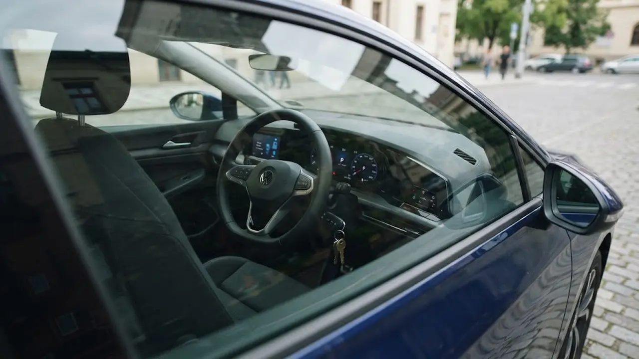 Kunci Mobil Tertinggal di Dalam Mobil