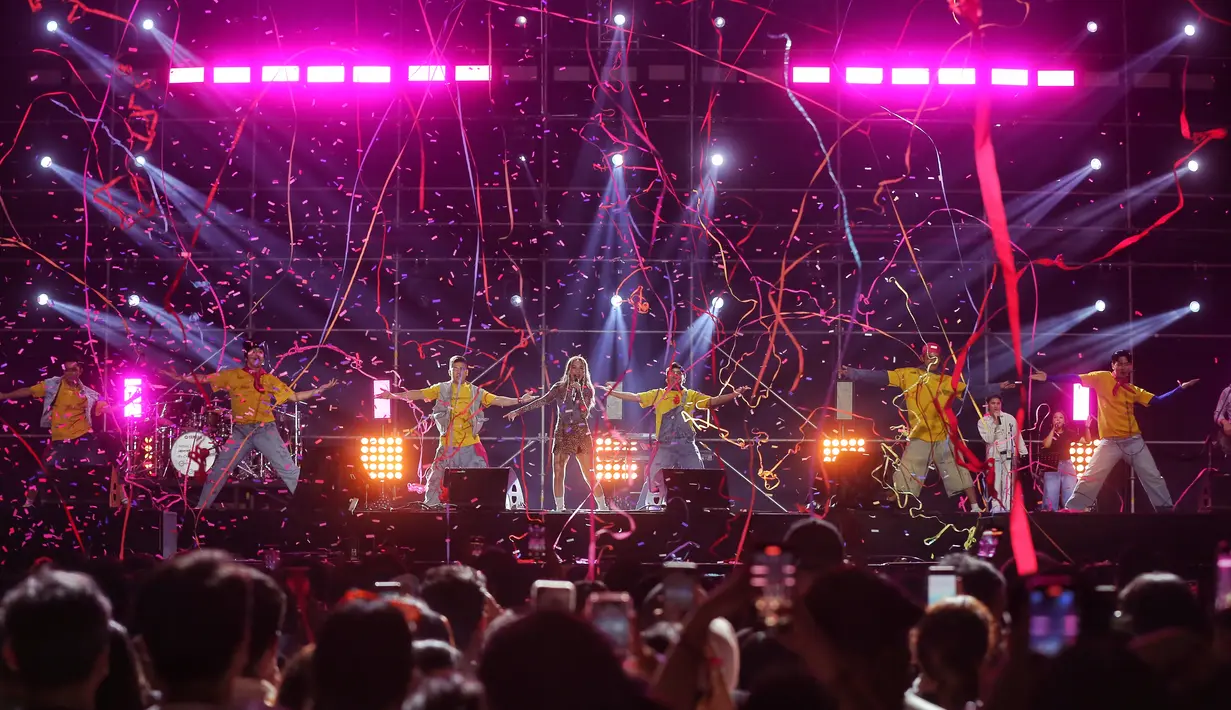 Bunga Citra Lestari di panggung Pestapora hari kedua, Sabtu (21/9/2024). [Foto: Adrian Putra/Fimela]
