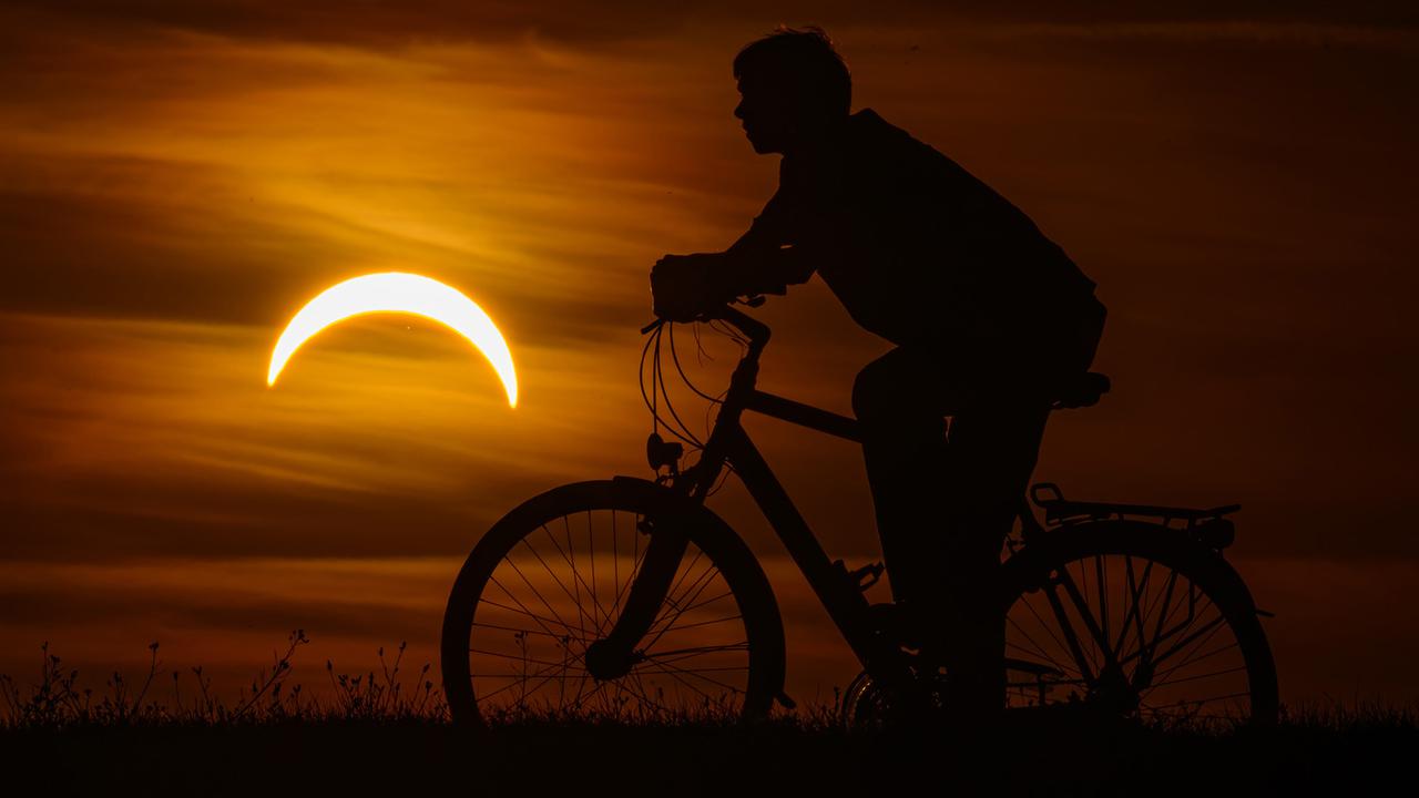 Pemandangan Langka Gerhana Matahari Total Landa Sebagian Eropa dan Aftika