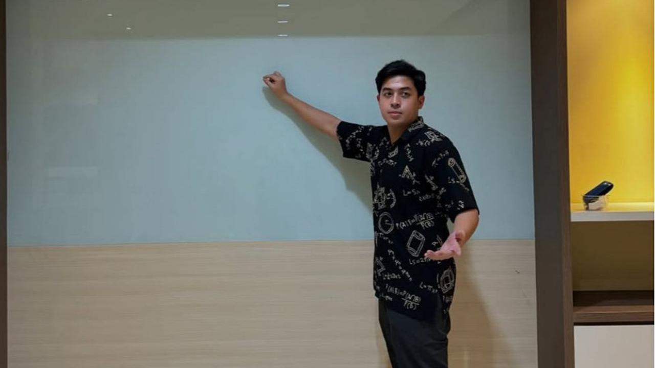 Jerome Polin Terharu Spill Progres Renovasi Kantor Bimbel Mantappu Academy: One Step Closer
