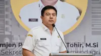 Plt Sekjen Kemendagri Tomsi Tohir di acara Korpri Menyapa (Komen) Series 11 bertajuk “Seminar Edukatif Pencegahan Judi Online dan Literasi Digital Cyber Security” di Kantor Kemendagri, Jakarta, Rabu (24/7/2024).