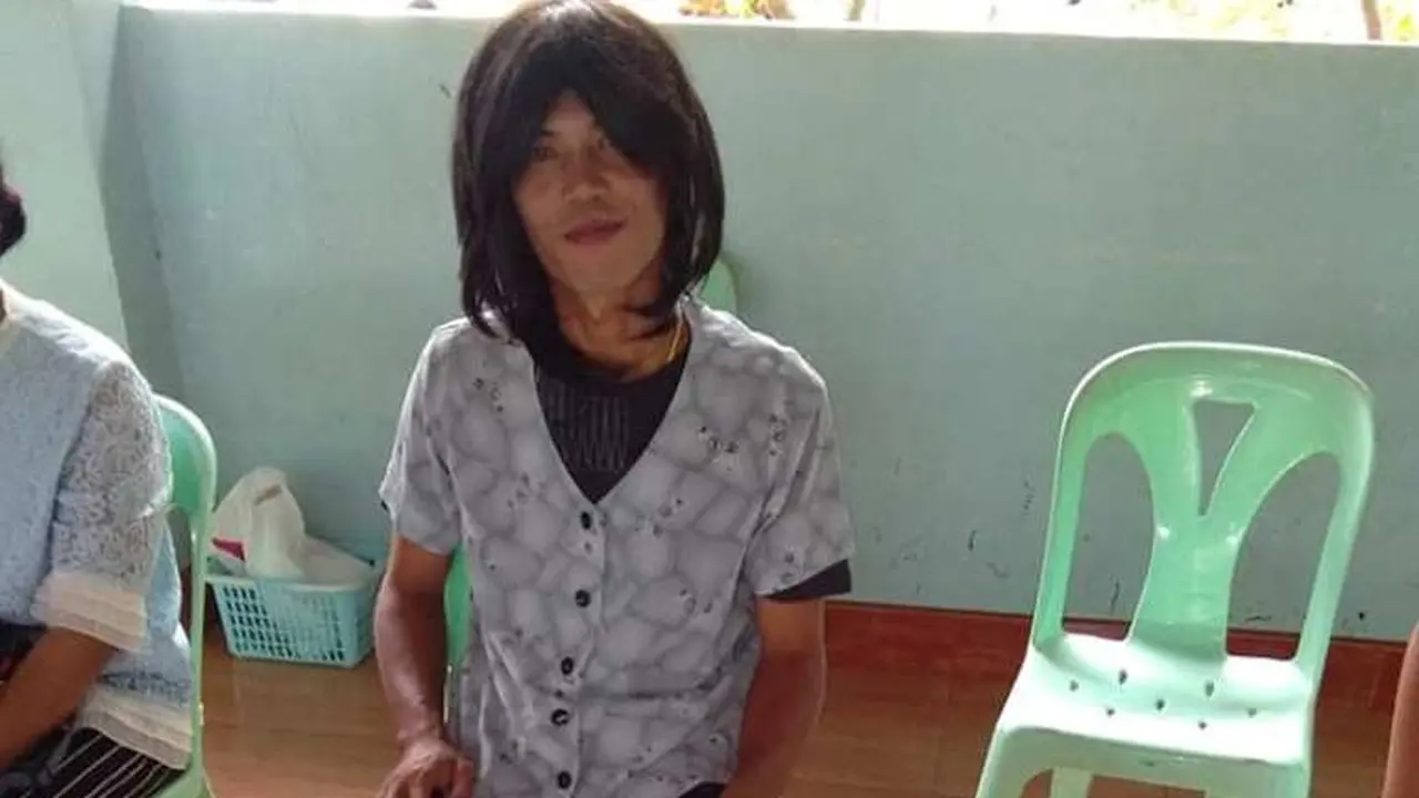 Pria berdandan seperti wanita demi anaknya di Hari Ibu