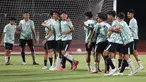 Skuad Timnas Indonesia U-16 menjalani latihan terakhir di Stadion UNS, Solo, Jawa Tengah, Minggu (30/6/2024) jelang menghadapi Australia pada laga semifinal Piala AFF U-16 2024 pada 1 Juli 2024 di Stadion Manahan, Solo. Official Training Timnas Indonesia U-16 tersebut berlangsung santai dengan dipimpin langsung sang arsitek, Nova Arianto. (Bola.com/Abdul Aziz)