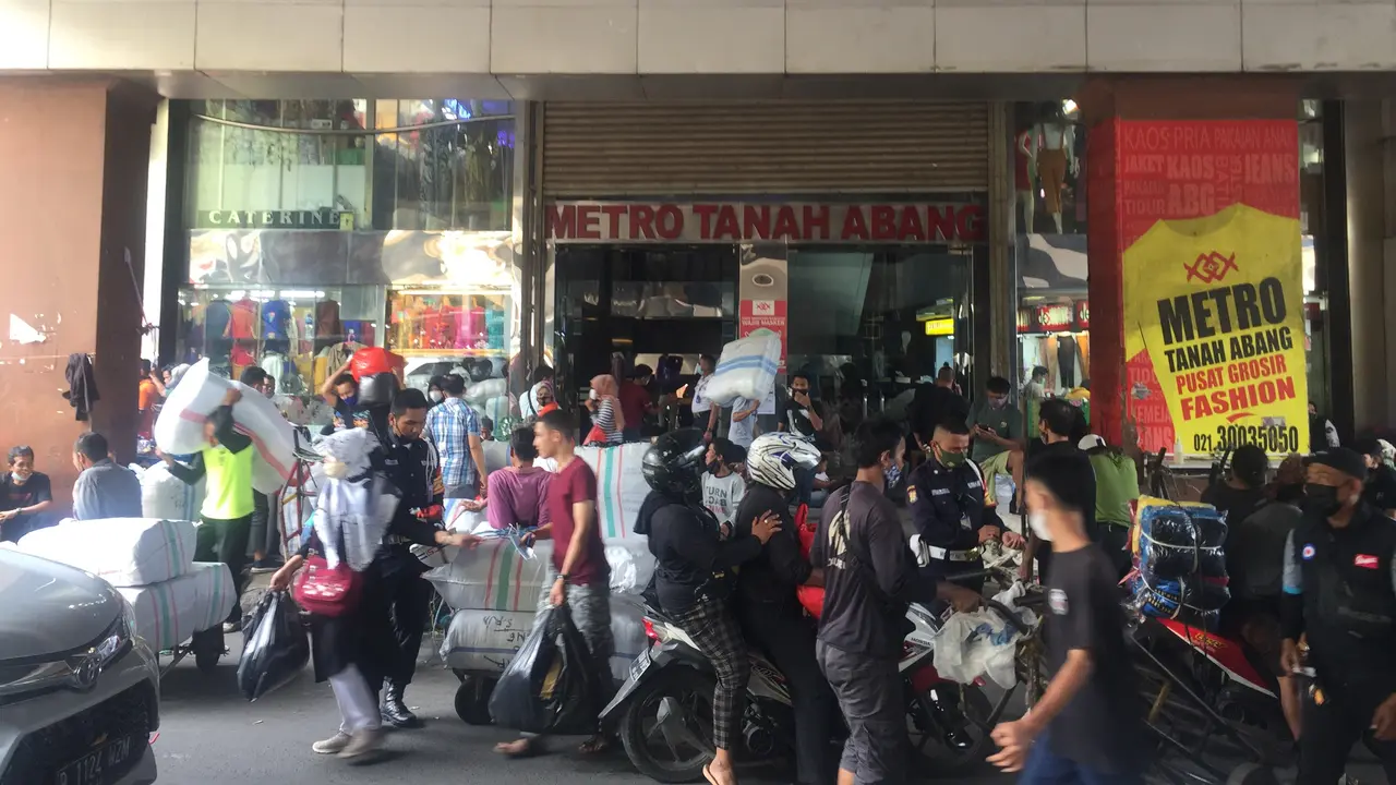 Suasana Pasar Tanah Abang, Senin (3/5/2021)