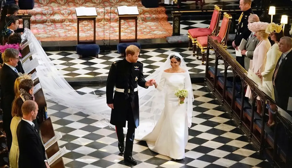 Pangeran Harry dan Meghan Markle pun mengatakan bahwa mereka sangat beruntung bisa berbagi momen bahagia bersama dengan rakyat Britania Raya. (instagram/kensingtonroyal)