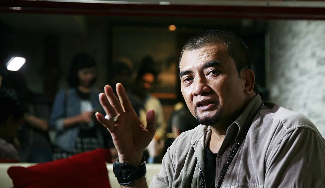 "Kita sudah Konsultasi dengan penasehat hukum, apa perlu dilakukan tindakan hukum. Oleh sebab itu saya himbau ke Elma, sudahlah. Jangan jadi kacang lupa kulitnya," kata Wahyuhono, di Grand Slipi Tower, Jakbar, Selasa (13/9). (Nurwahyunan/Bintang.com)