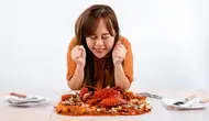 8 Ciri Orang yang Selalu Pesan Makanan Level Pedas Menurut Psikologi