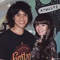 Hubungan asmara antara Naomi Lee dan Kevin Aprilio berakhir pada sebuah kekecewaan. Menurut Naomi, dirinya telah dikecewakan dan dibohongi oleh Kevin Aprilio yang asyik berhubungan dengan wanita lain.