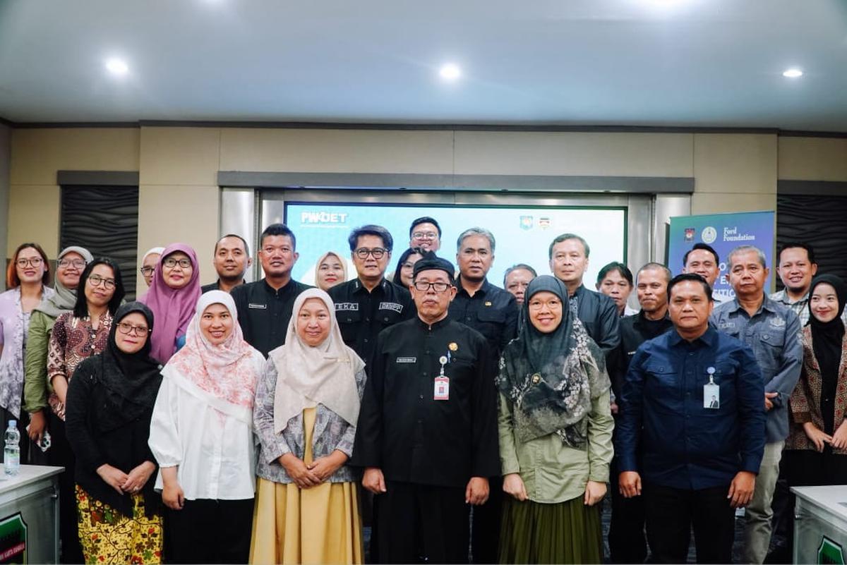 Dorong Transisi Energi Inklusif, Perempuan Lokal Dilibatkan di PLTS Cirata