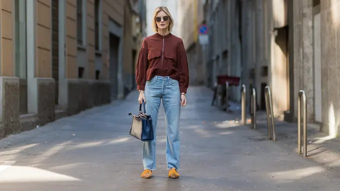 [Bintang] Jangan Buang Jeans Mama, Ini 5 Tips Mix and Match Biar Kekinian