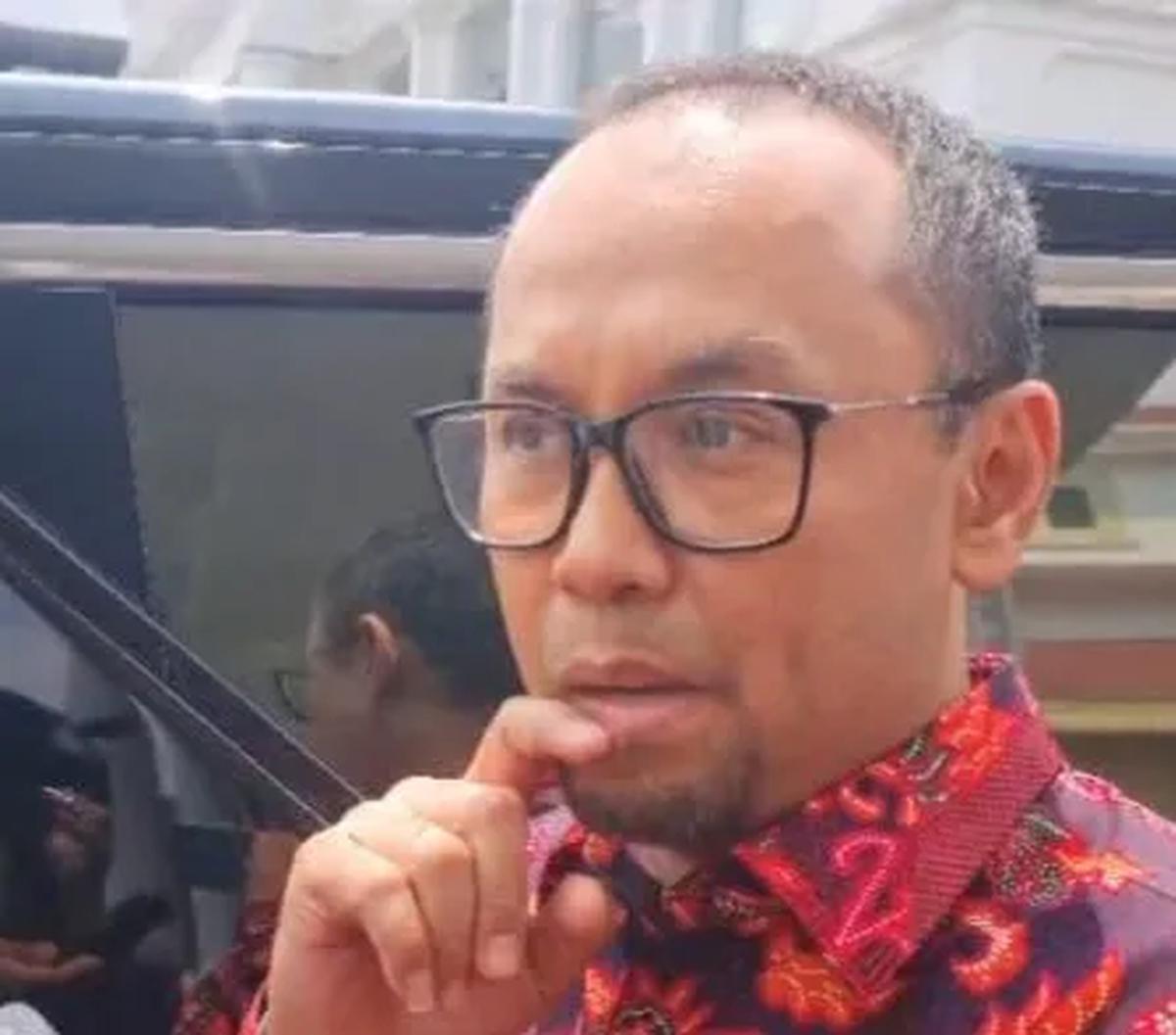 "Tidak adanya informasi profil yang memadai dan terverifikasi pada e-money dan e-wallet dimaksud akan menyulitkan otoritas, pengawas pemilu, intelijen, dan penegak hukum," ujarnya.