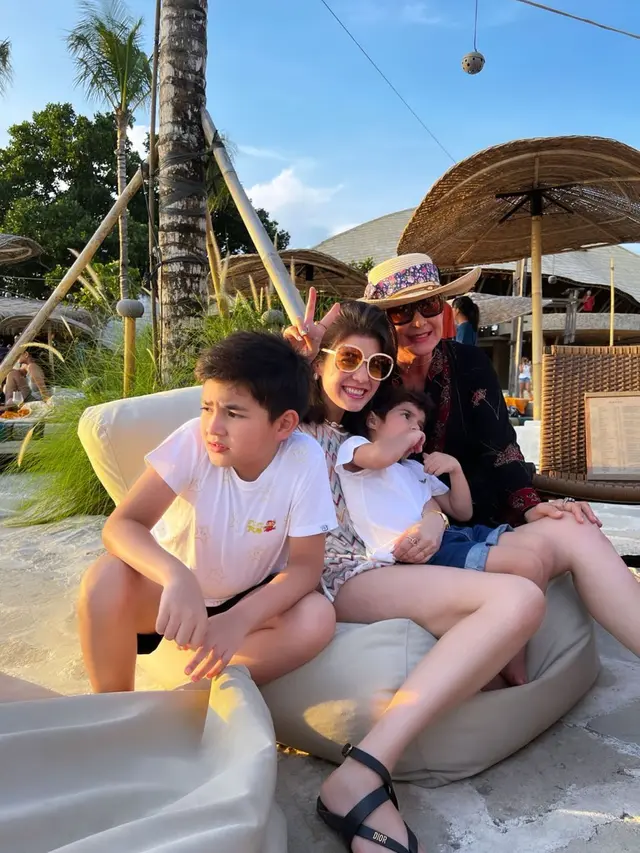 2 Tahun di Luar Negeri, Ini 7 Momen Liburan Carissa Puteri Ke Bali