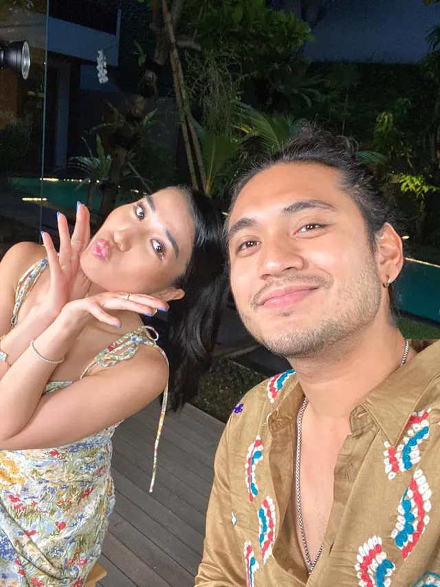 Penyanyi Christie dan aktor Giorgino Abraham berduet bawakan cover lagu Dua Lipa (Foto: Instagram @christie.ofcl)