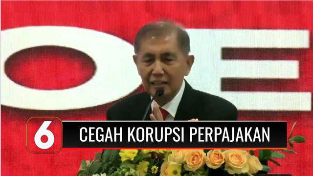 Upaya untuk memaksimalkan pendapatan pajak serta mencegah korupsi perpajakan, terus digulirkan. Salah satunya seperti yang diusulkan Mantan Dirjen Pajak Hadi Purnomo, dalam disertasinya, tentang Single Identity Number (SIN) dalam bank data perpajakan...