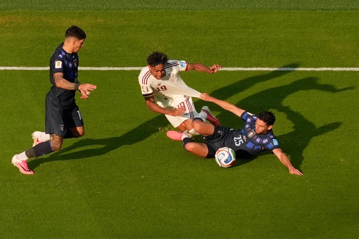 FOTO: Spanyol Lolos Juara Grup Usai Singkirkan Uruguay