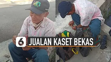 Hasilnya berjualan kaset bekas kadang masih tidak cukup untuk memenuhi biaya hidup sehari-hari.