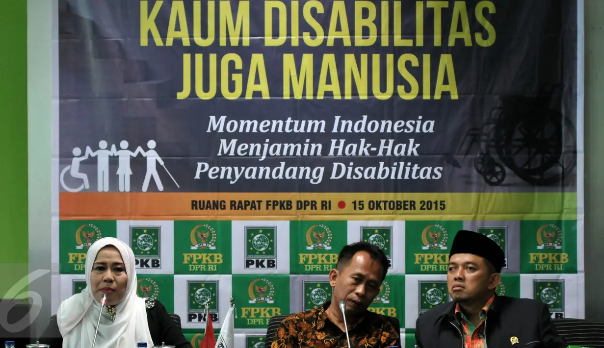 (Ki-ka) Artis Dewi Yull, Direktur Orang Dengan Kecacatan (ODK) Kementerian Sosial Nahar, Anggota Komisi VIII DPR Fraksi PKB Maman Imanul Haq saat diskusi Kaum Disabilitas Juga Manusia, Jakarta, Kamis (15/10/2015). (Liputan6.com.Johan Tallo)