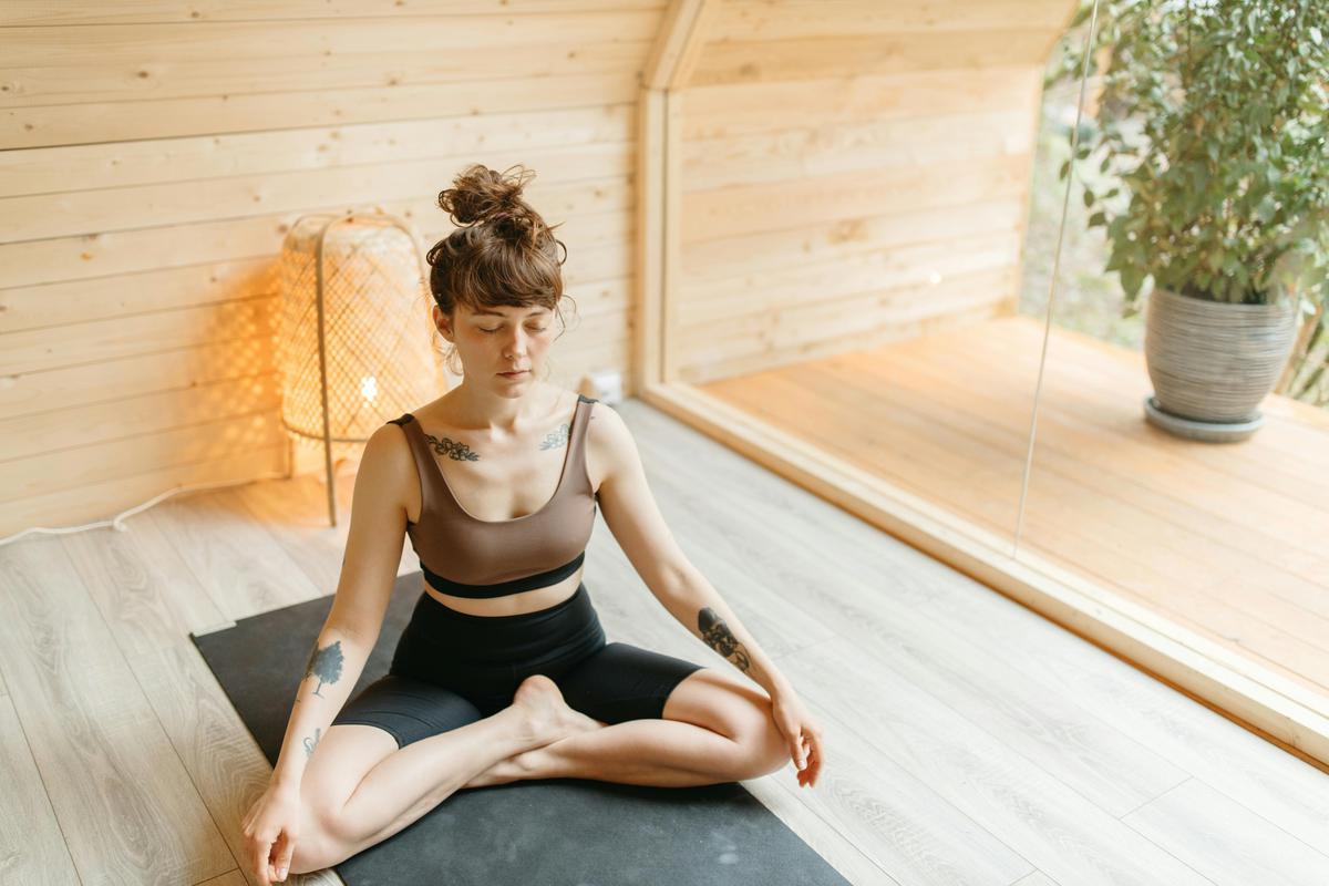 Tips Memulai Yoga di Rumah: Rutin dan Manfaatnya untuk Kesehatan