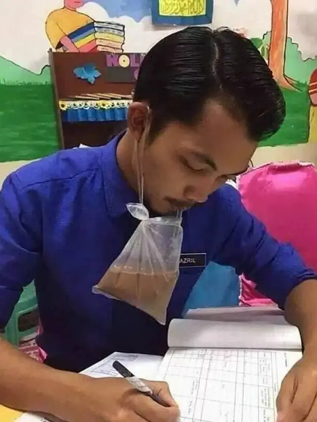 8 Potret Nyeleneh Cara Orang Minum Ini Malah Bikin Susah