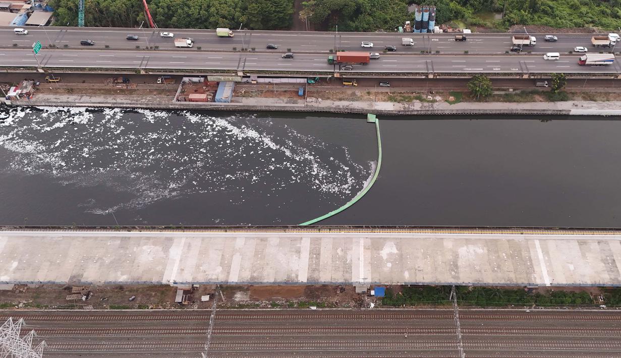 Infrastruktur ini dilengkapi simpang susun di Ancol Timur dan Pluit, serta ramp yang terhubung dengan Harbour Road I, sehingga diharapkan dapat memperlancar arus kendaraan di kawasan tersebut.