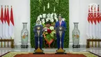 Presiden Joko Widodo (kanan) dan Presiden Singapura, Halimah Yacob melakukan konferensi pers bersama saat kunjungan kenegaraan di Istana Bogor, Jawa Barat, Selasa (4/2/2020). Dalam pertemuan tersebut kedua negara membahas kerjasama terutama dalam sektor bisnis. (Liputan6.com/Faizal Fanani)
