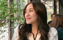 Mirip Sang Ibu, 7 Foto OOTD Sederhana Ala Aaliyah Massaid Saat Kuliah
