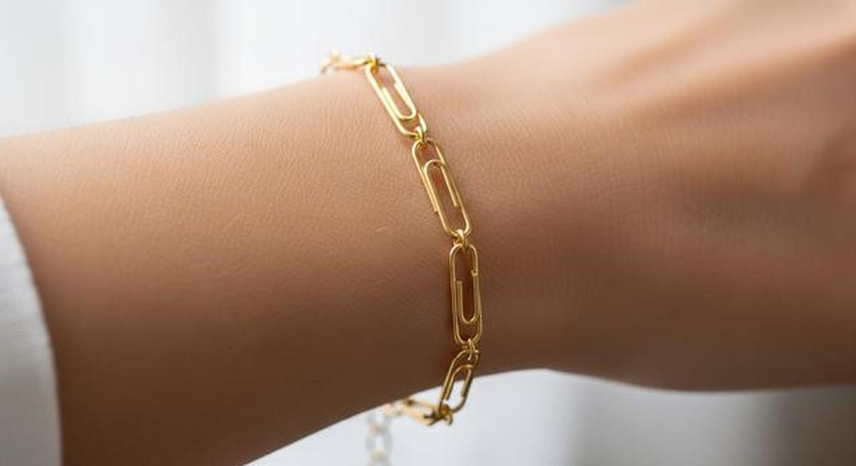 8 Pilihan Gelang Emas Rantai yang Ringan untuk Kegiatan Sosial yang Tetap Terlihat Rapi dan Elegan