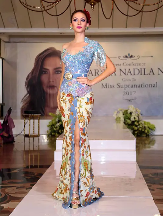 Karina Nadila saat konferensi pers menjelang keberangkatannya ke Miss Supranational di kawasan Menteng, Jakarta Pusat, Jumat (10/11/2017). Acara berlangsung 1 Desember 2017 mendatang. (Deki Prayoga/Bintang.com)