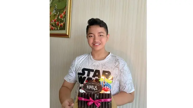 Jarang Terekspos, Ini 6 Potret Rafly Syahputra Adik Nabilah Eks JKT48