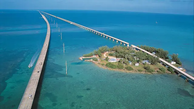 10 Jalan di Dunia yang Menawarkan Pemandangan Paling Cantik