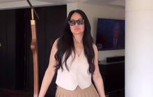 7 Potret Cantik Awet Muda Donna Harun di Usia 57 Tahun, Makin Stunning dan Slay Pakai Rok Mini Bak ABG Lagi