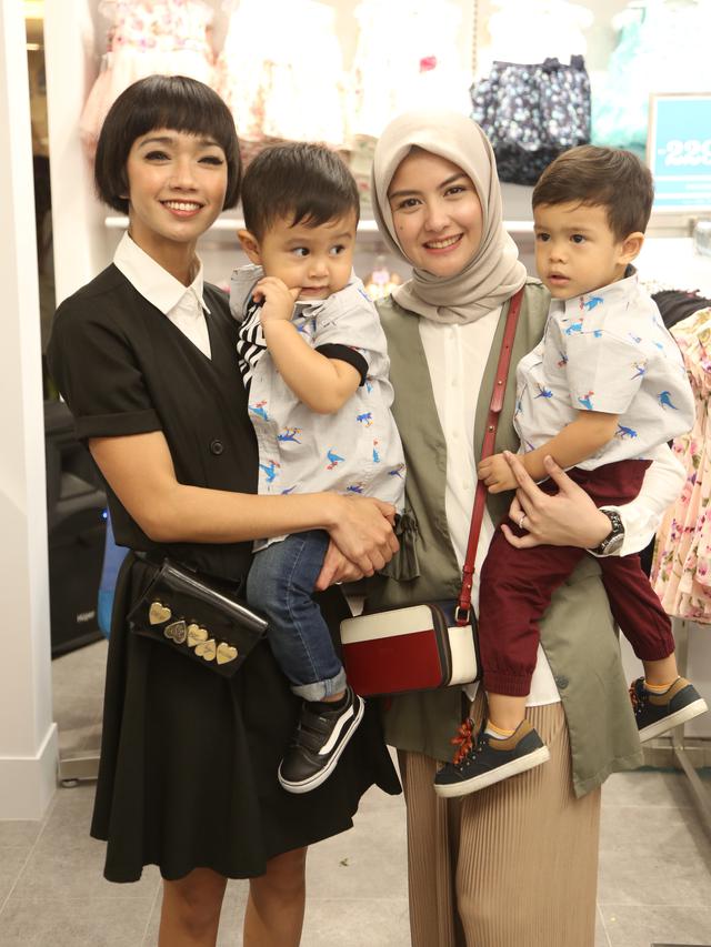 Kompak Nia  Ramadhani  Hingga Titi Kamal Belanja Baju  Bareng 