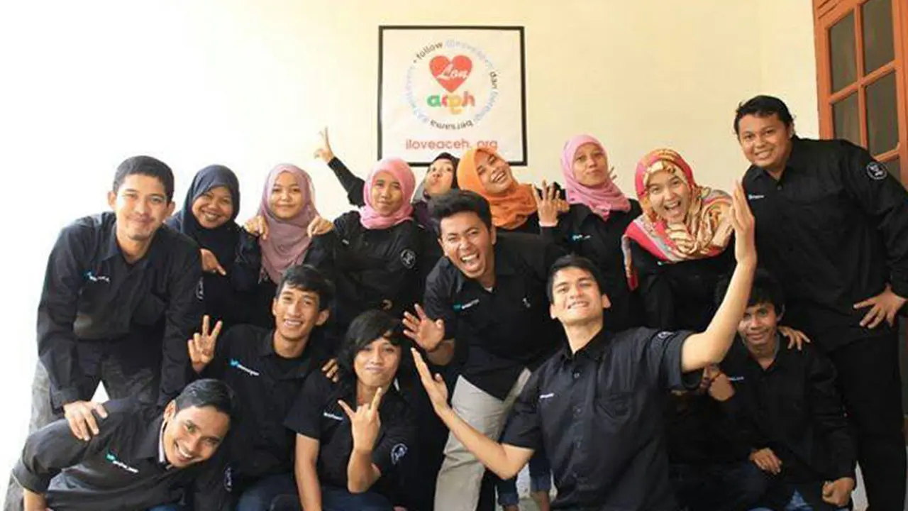 Komunitas @iloveaceh: From Social Media to Social Movement