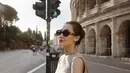 Aaliyah Massaid tampak bergaya old money dengan tampilan minimalis saat honeymoon di Italia. [Foto: Instagram/ Aaliyah Massaid]
