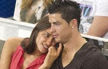 Wow, Christiano Ronaldo pamer cium Irina Shayk!