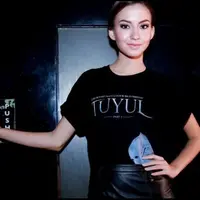 Tiga tahun pacaran, namun akris dan model Karina Nadila belum mau membawa kisah cintanya ke pelaminan.