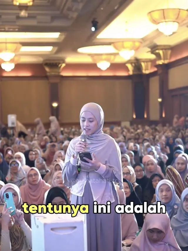 7 Momen Anggun Adhisty Zara Ikuti Kajian dengan Hijab, Tampil Memesona dan Inspiratif