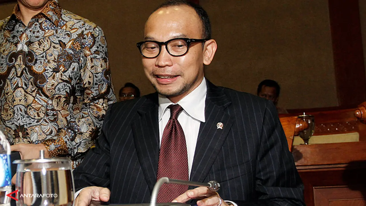menkeu-chatibbasri130618b.jpg