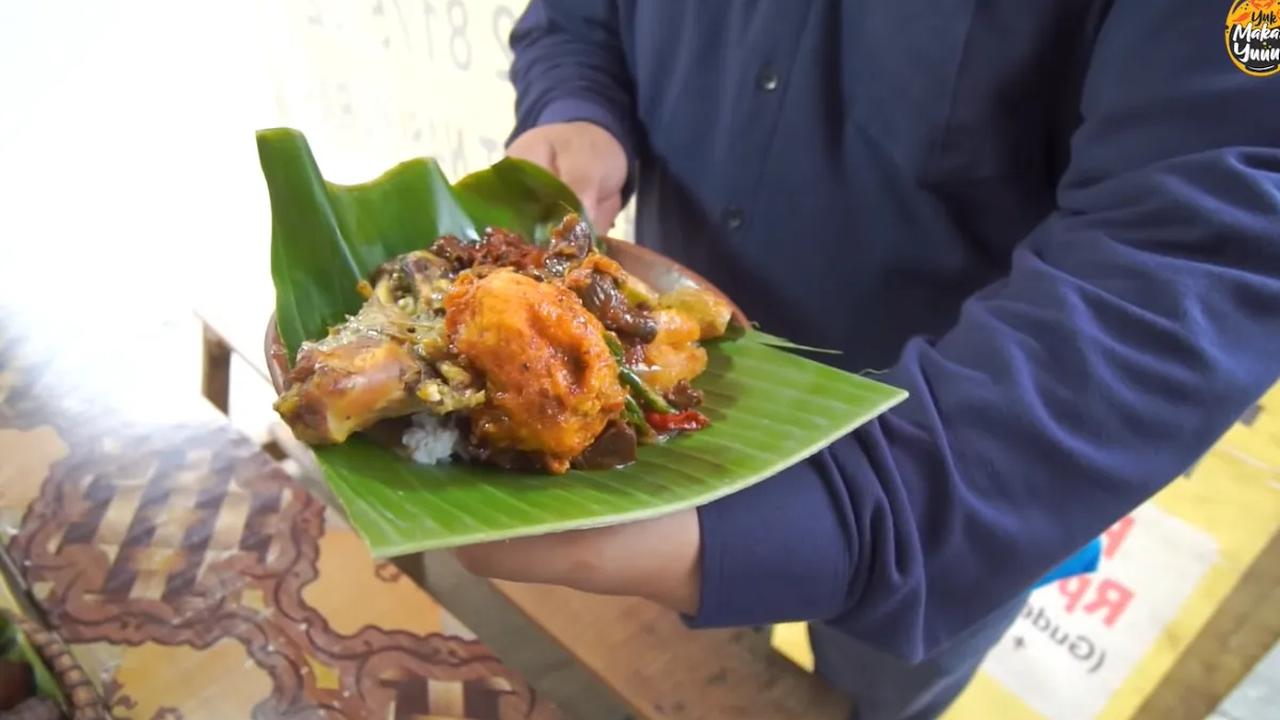 Bersantap Gudeg di Angkringan