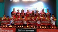 Susi Susanti dan Alan Budikusuma bersama beberapa legenda bulutangkis lainnya sukses menjaring 14 atlet muda pada ajang Audisi Umum Djarum Beasiswa Bulutangkis 2016 di Bandung, Jawa Barat. (Bola.com / Erwin Snaz)